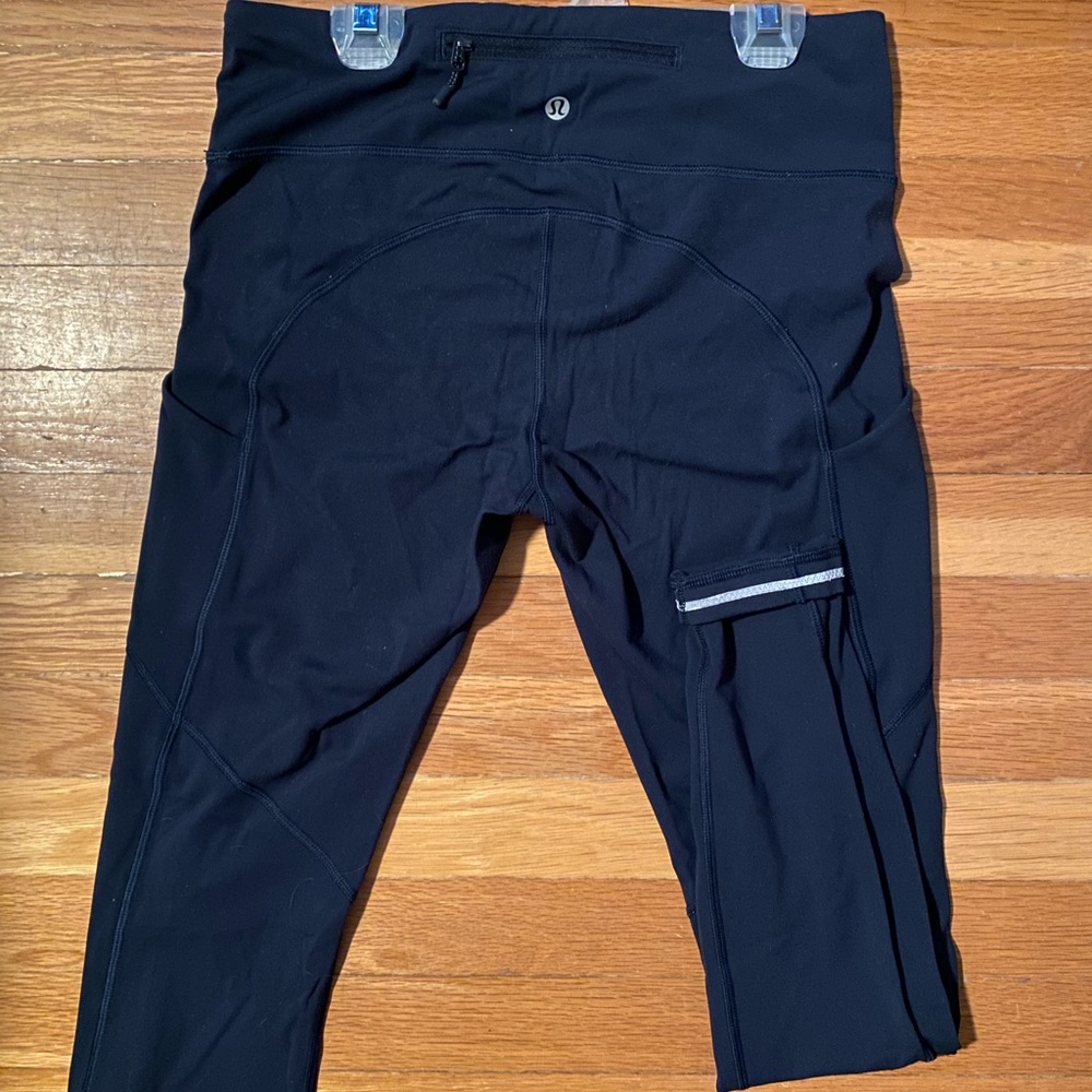 lululemon mid-rise teal leggings, with side pockets and zipper in back
